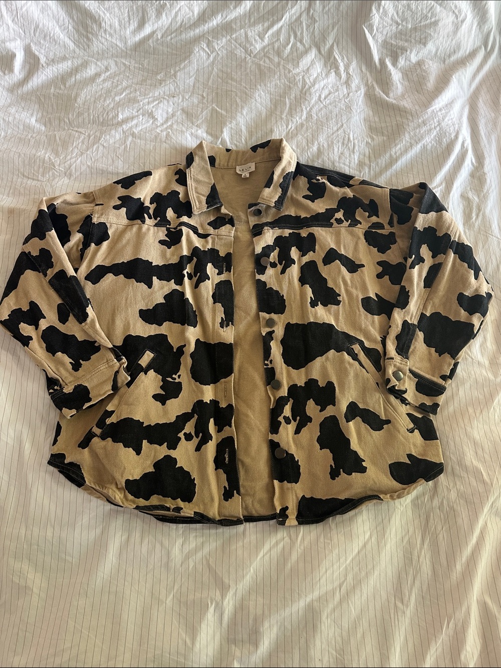 Le Lis Collection - Tan and Black Cowprint Button-Front Cotton Denim Jacket - S